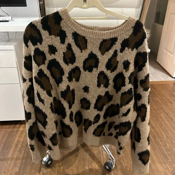 Leopard sweater - Picture 1 of 2